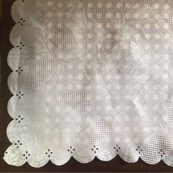 Vintage Floral White Lace Placemat Pair with Roses - Picture 12 of 15